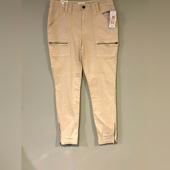 𝅺JOIE Woman’s size 10/30 park cargo pants color khaki - Picture 1 of 7